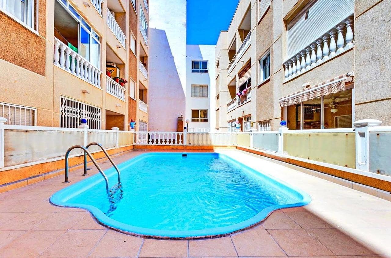 3 chambre Penthouse à vendre à Torrevieja avec piscine - 160 000 € (Ref: 9783645)