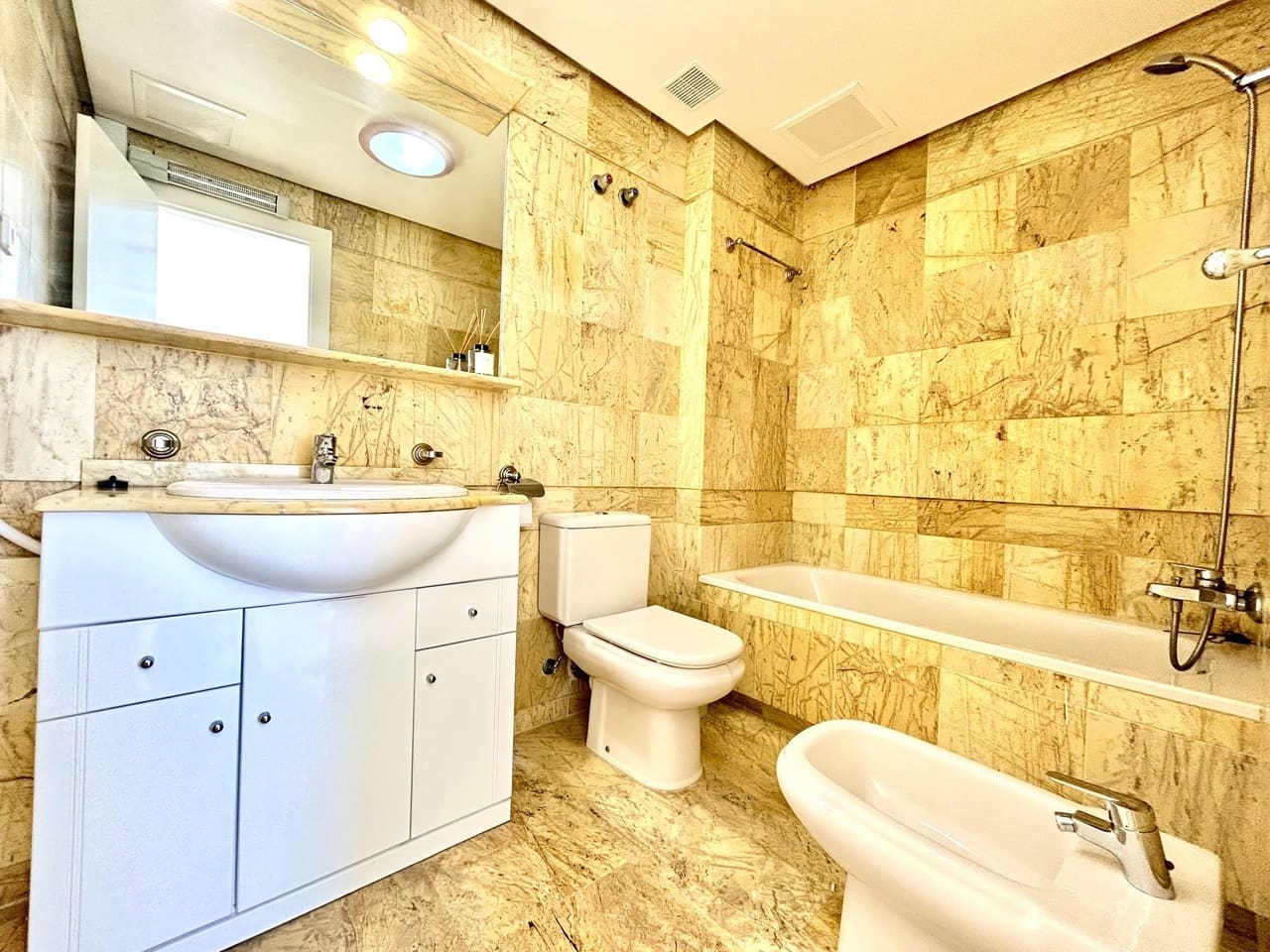 3 soveværelse Byhus til salg i Cabo Roig - € 449.995 (Ref: 9783651)