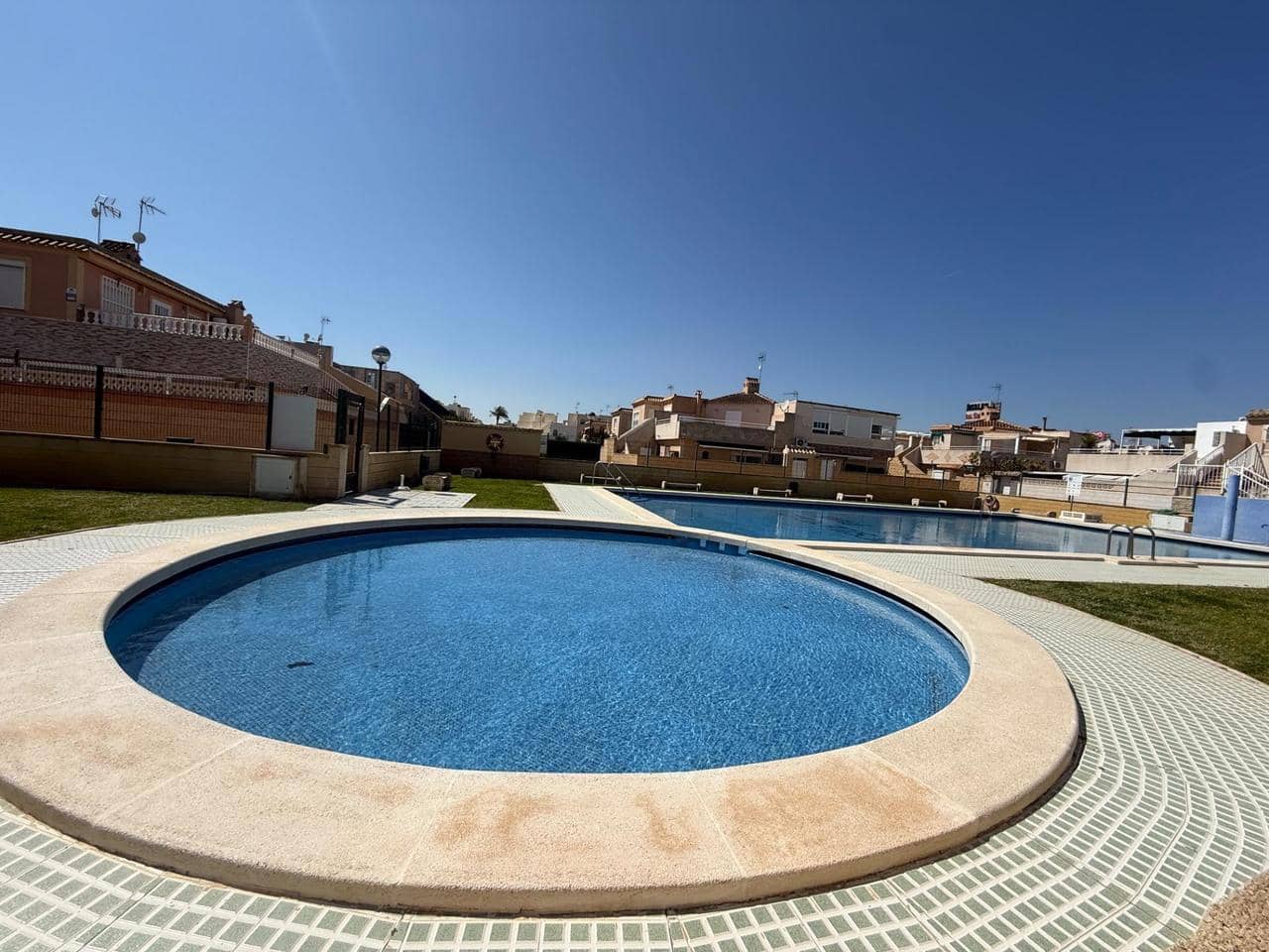 3 chambre Maison de Ville à vendre à Torrevieja avec piscine - 230 000 € (Ref: 9784104)