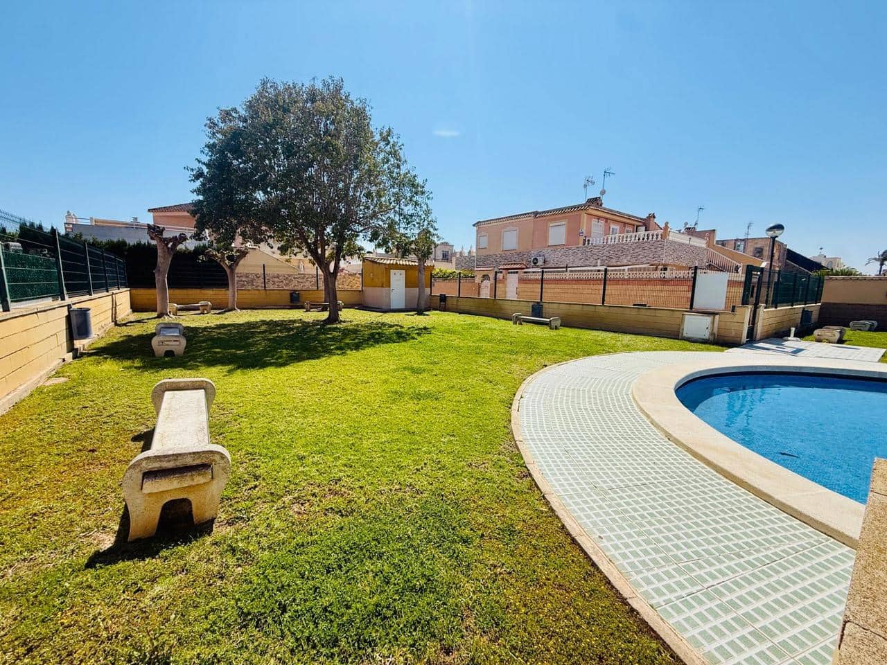 3 chambre Maison de Ville à vendre à Torrevieja avec piscine - 230 000 € (Ref: 9784104)