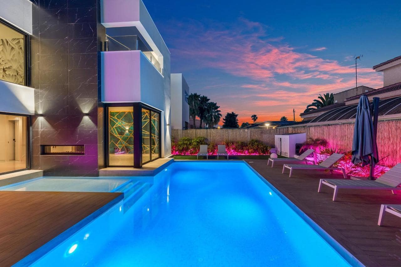 3 chambre Villa/Maison à vendre à Torrevieja avec piscine - 639 000 € (Ref: 9794288)