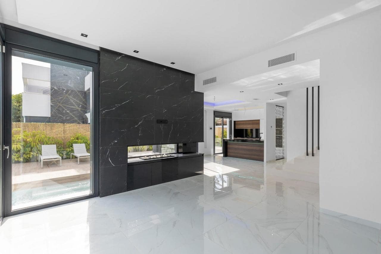 3 chambre Villa/Maison à vendre à Torrevieja avec piscine - 639 000 € (Ref: 9794288)