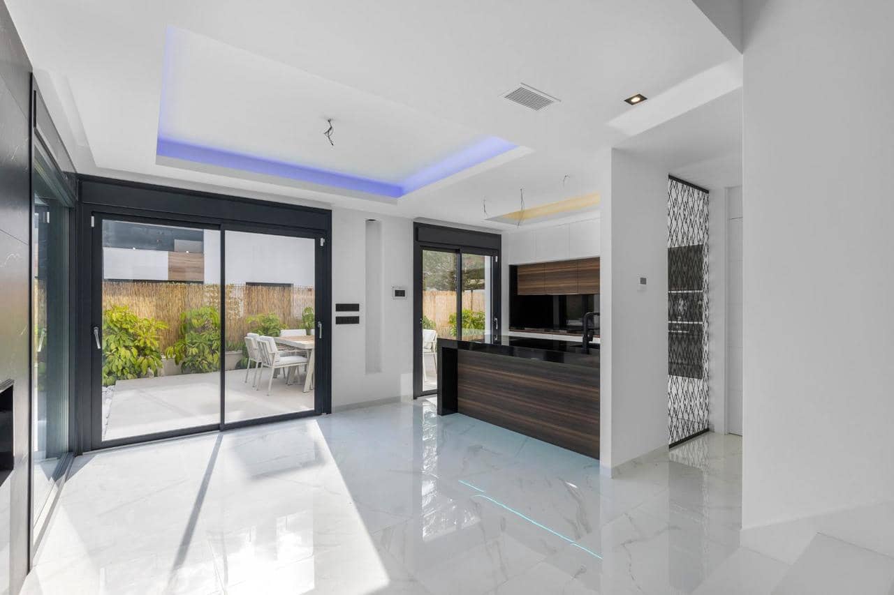 3 chambre Villa/Maison à vendre à Torrevieja avec piscine - 639 000 € (Ref: 9794288)