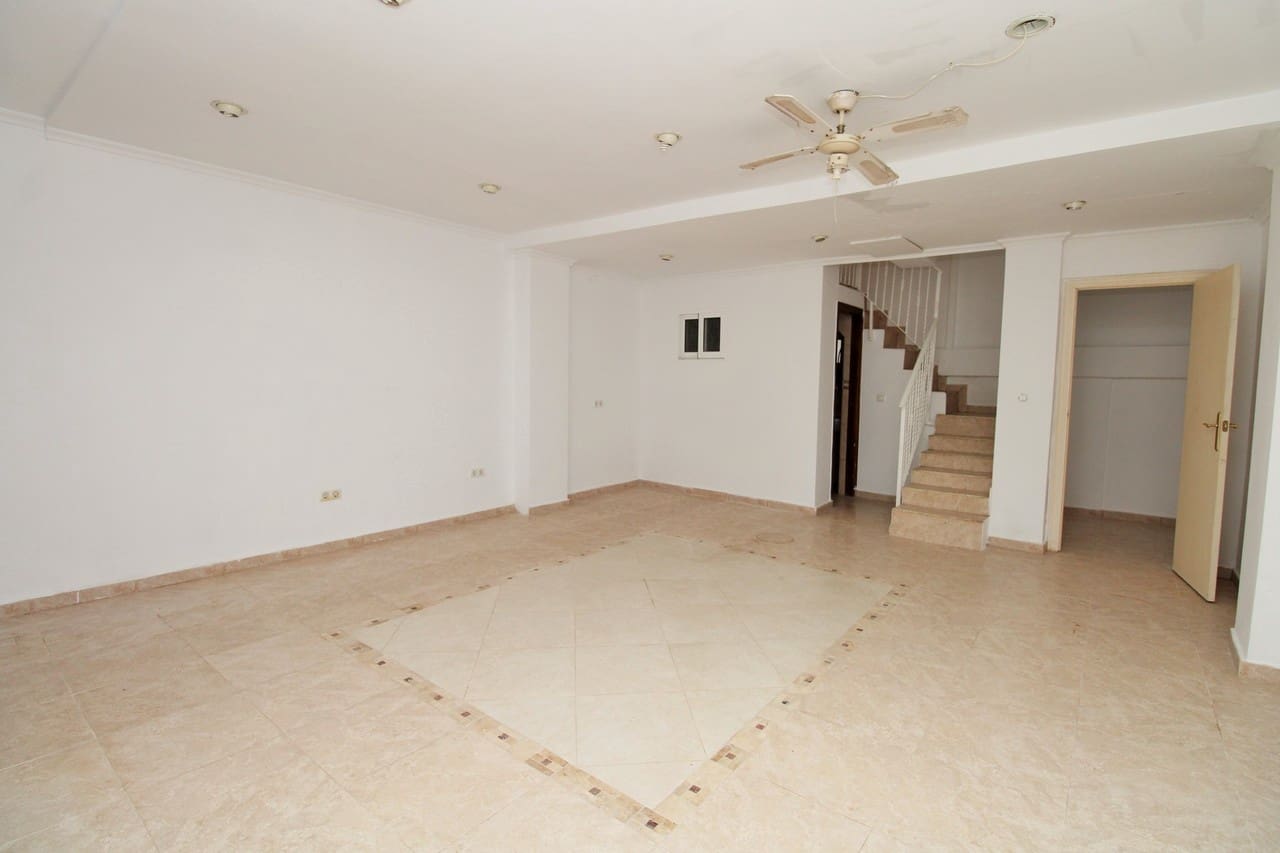 3 chambre Maison de Ville à vendre à Villamartin avec piscine - 229 000 € (Ref: 9796188)