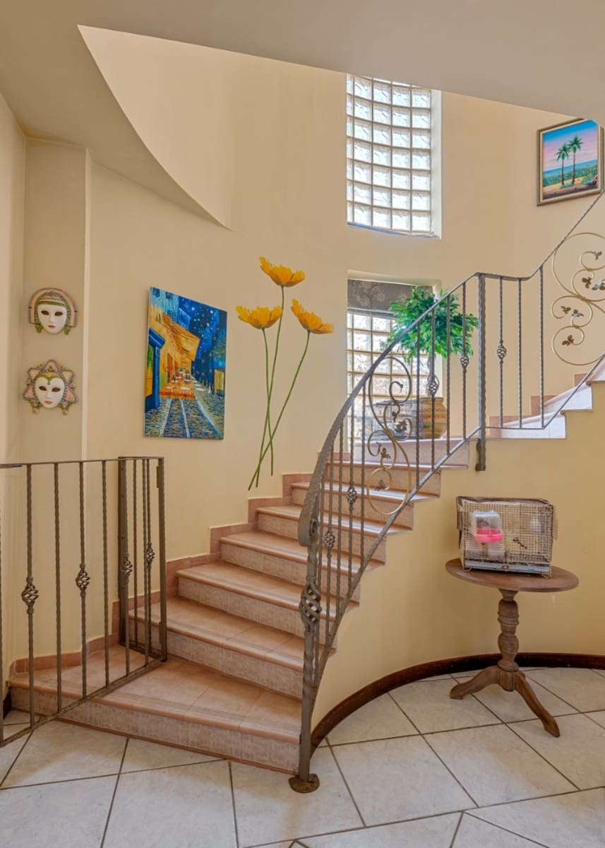 6 sypialnia Willa na sprzedaż w Torrevieja z basenem - 950 000 € (Ref: 9798959)