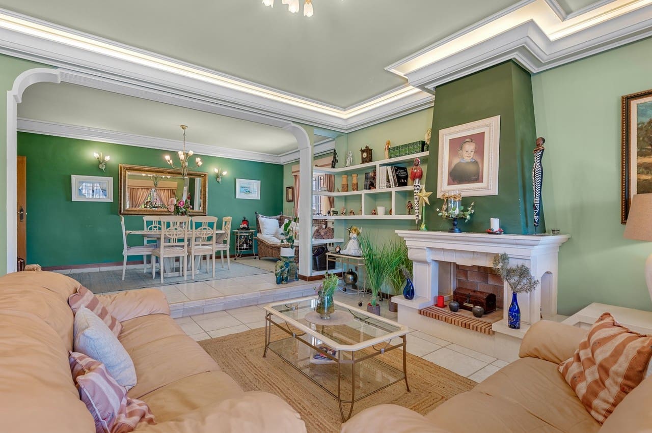 6 sypialnia Willa na sprzedaż w Torrevieja z basenem - 950 000 € (Ref: 9798959)