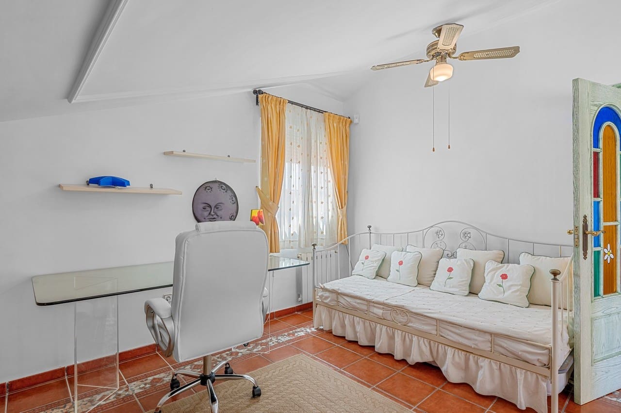 6 sypialnia Willa na sprzedaż w Torrevieja z basenem - 950 000 € (Ref: 9798959)