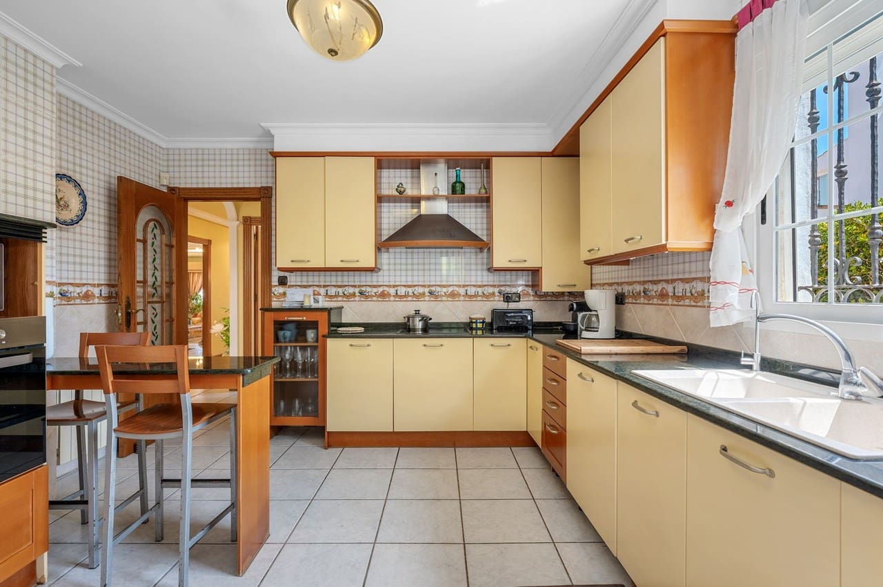 6 camera da letto Villa in vendita in Torrevieja con piscina - 950.000 € (Rif: 9798959)