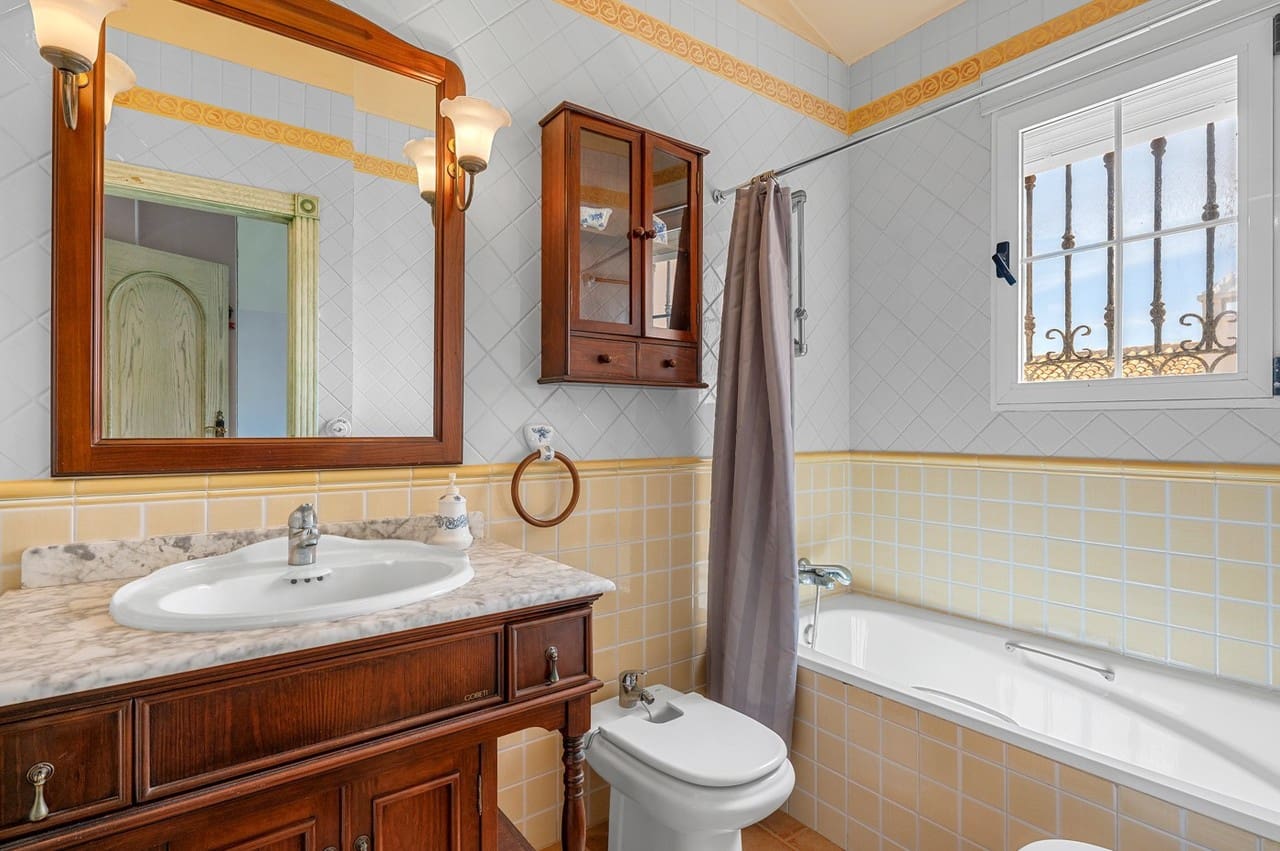 6 camera da letto Villa in vendita in Torrevieja con piscina - 950.000 € (Rif: 9798959)