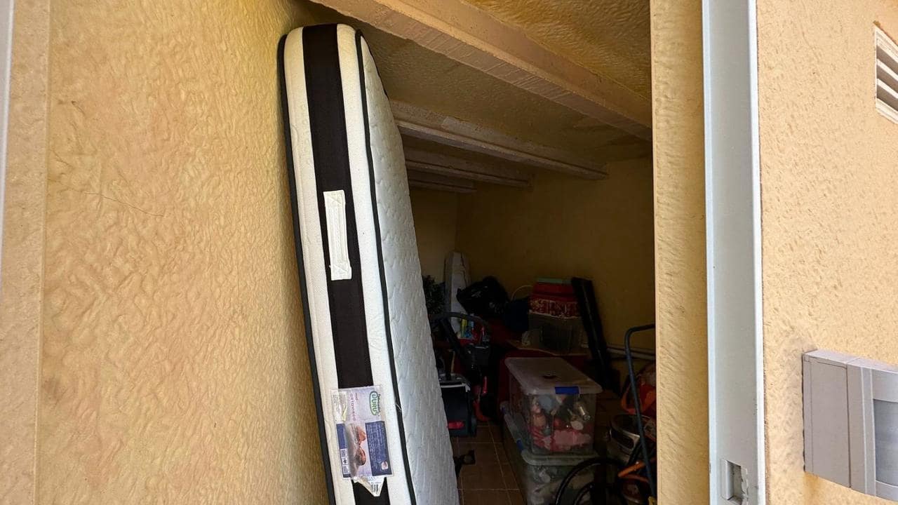 4 makuuhuone Huvila myytävänä paikassa Torrevieja mukana uima-altaan - 490 000 € (Ref: 9800551)