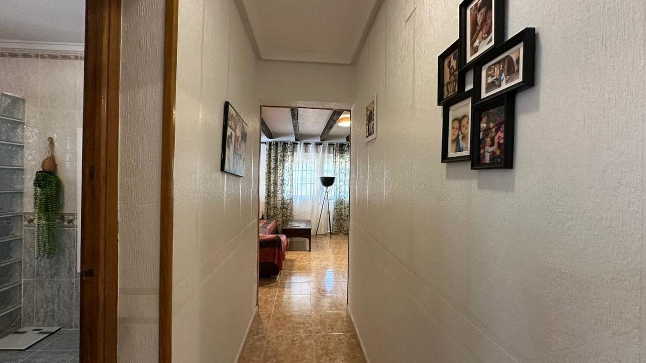 4 makuuhuone Huvila myytävänä paikassa Torrevieja mukana uima-altaan - 490 000 € (Ref: 9800551)