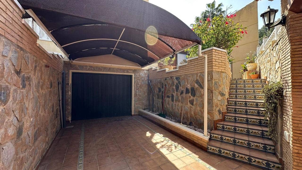 4 makuuhuone Huvila myytävänä paikassa Torrevieja mukana uima-altaan - 490 000 € (Ref: 9800551)