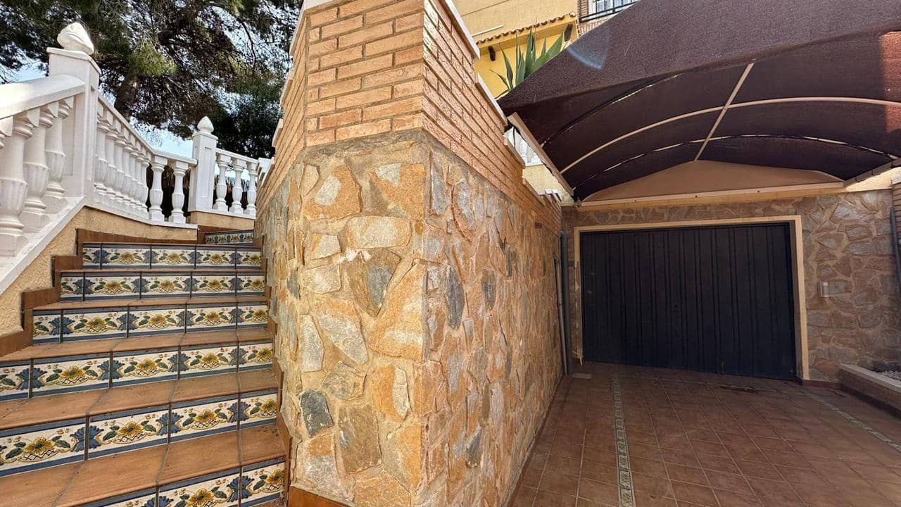 4 makuuhuone Huvila myytävänä paikassa Torrevieja mukana uima-altaan - 490 000 € (Ref: 9800551)