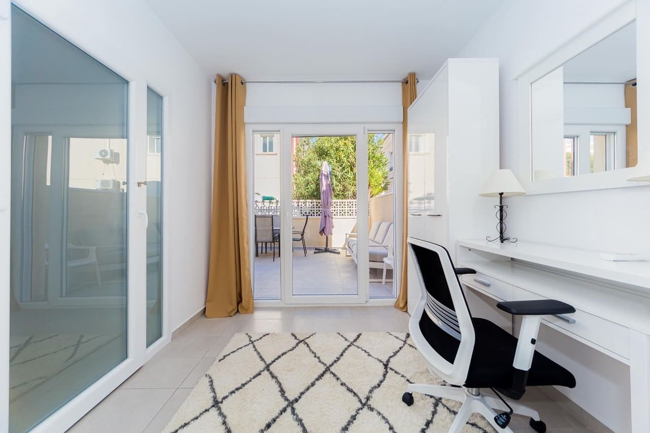 4 soveværelse Lejlighed til salg i Dehesa de Campoamor - € 335.000 (Ref: 9800554)