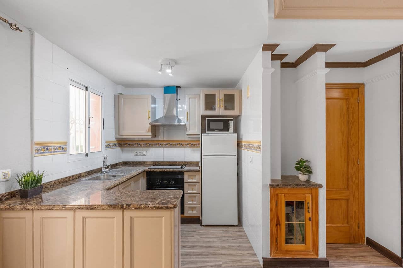 2 soveværelse Villa til salg i Orihuela Costa med swimmingpool - € 185.000 (Ref: 9800555)