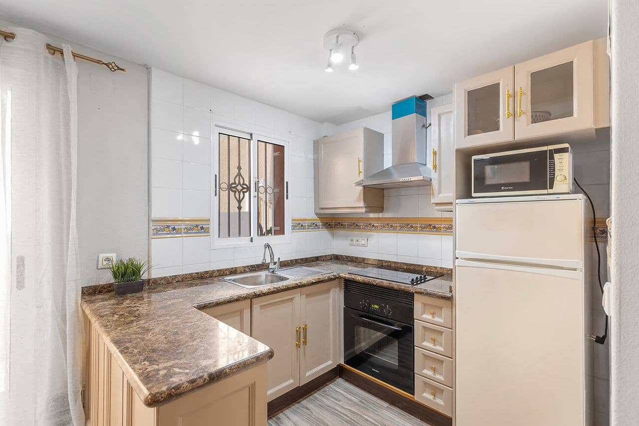 2 soveværelse Villa til salg i Orihuela Costa med swimmingpool - € 185.000 (Ref: 9800555)