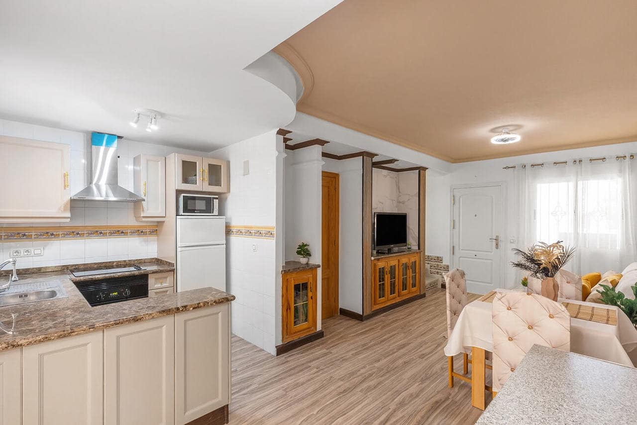 2 soveværelse Villa til salg i Orihuela Costa med swimmingpool - € 185.000 (Ref: 9800555)