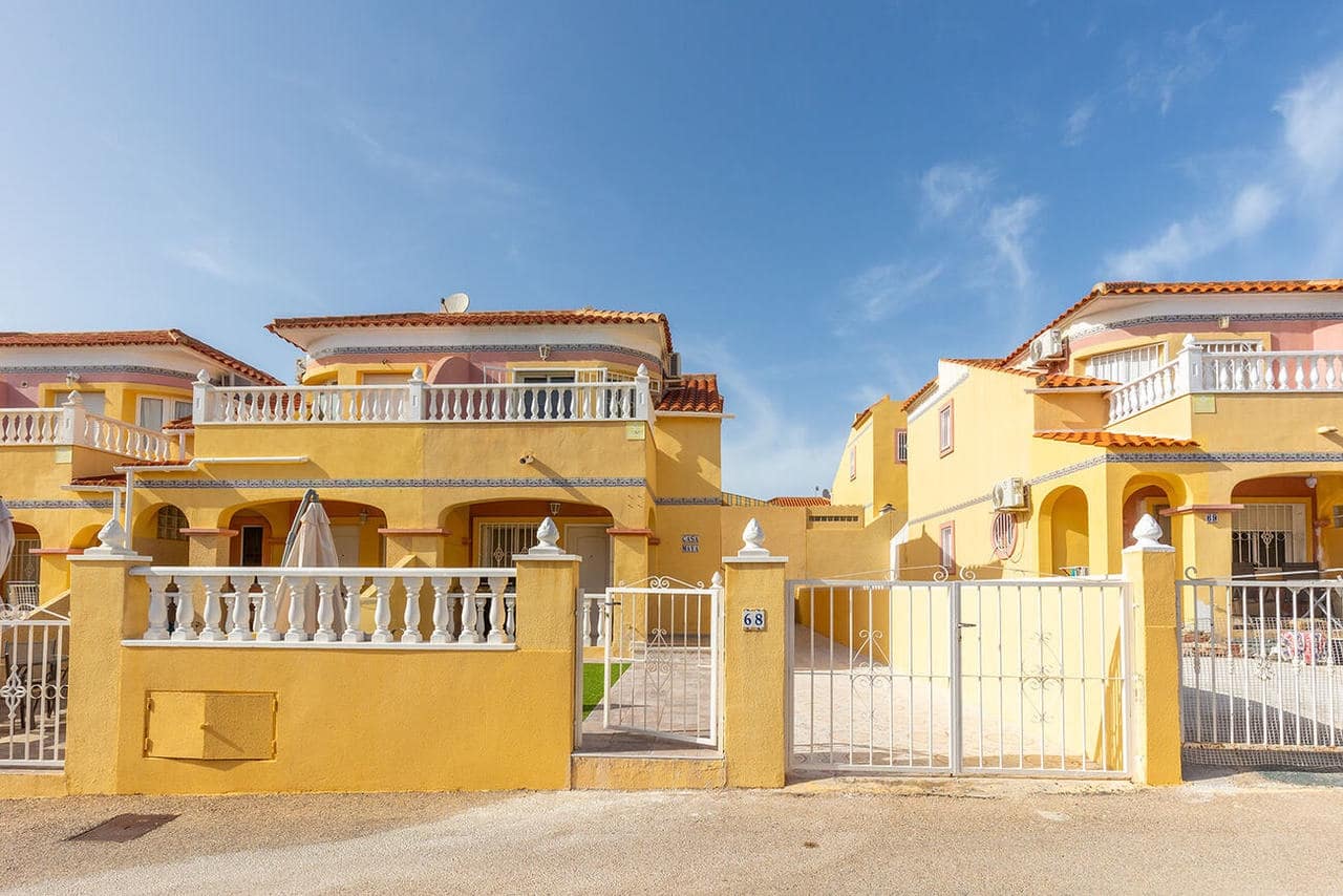 2 soveværelse Villa til salg i Orihuela Costa med swimmingpool - € 185.000 (Ref: 9800555)
