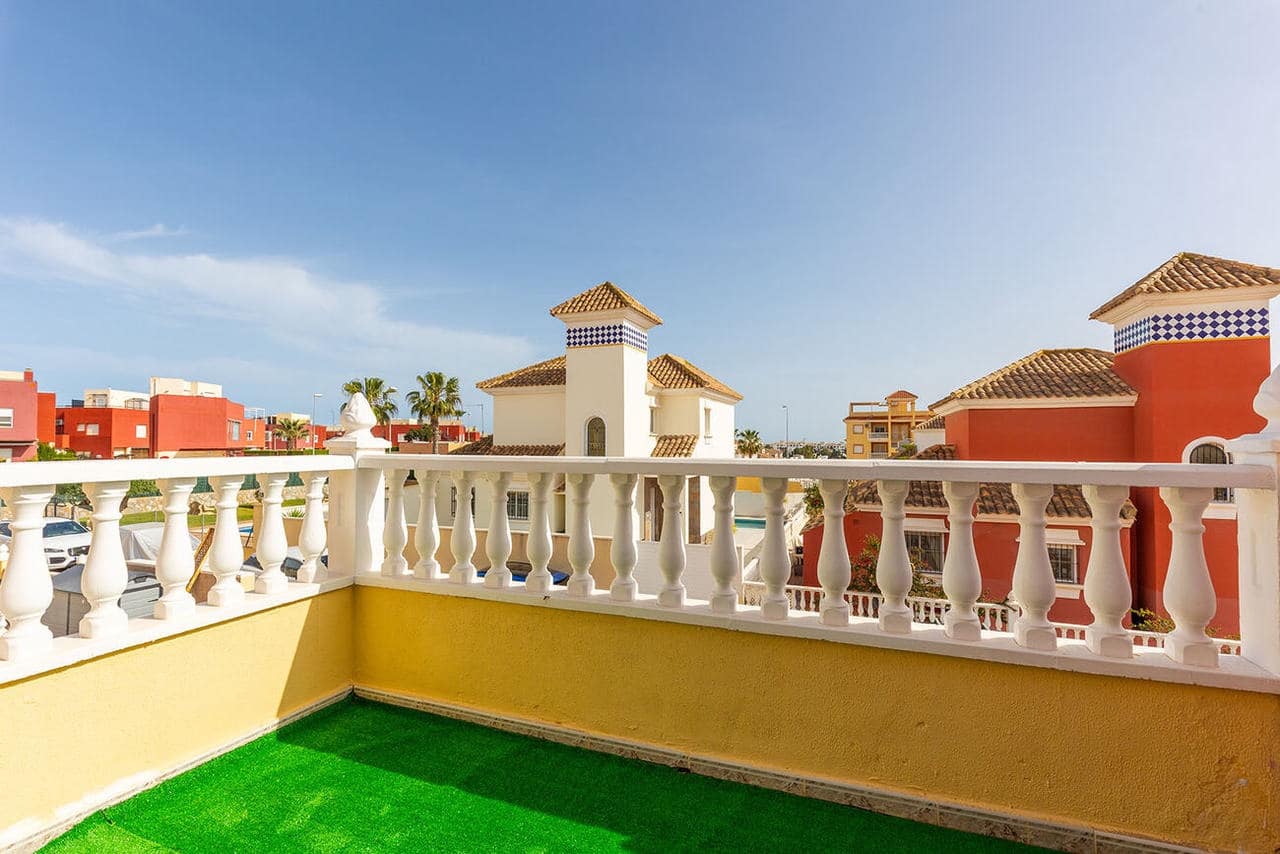 2 soveværelse Villa til salg i Orihuela Costa med swimmingpool - € 185.000 (Ref: 9800555)