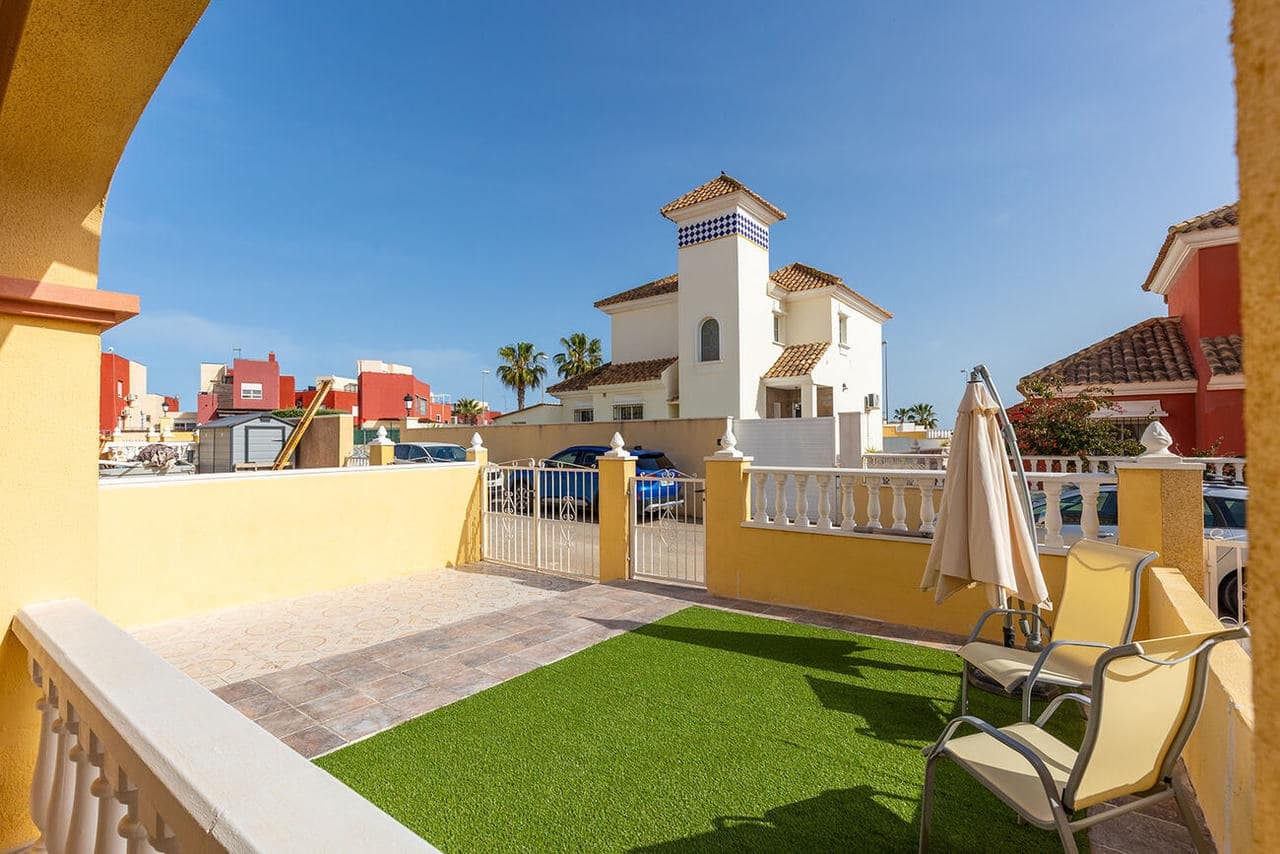 2 soveværelse Villa til salg i Orihuela Costa med swimmingpool - € 185.000 (Ref: 9800555)