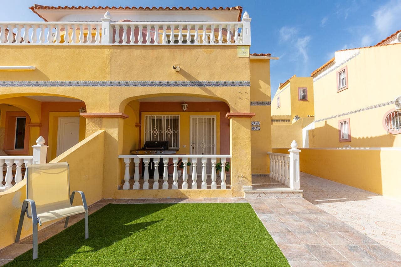 2 soveværelse Villa til salg i Orihuela Costa med swimmingpool - € 185.000 (Ref: 9800555)