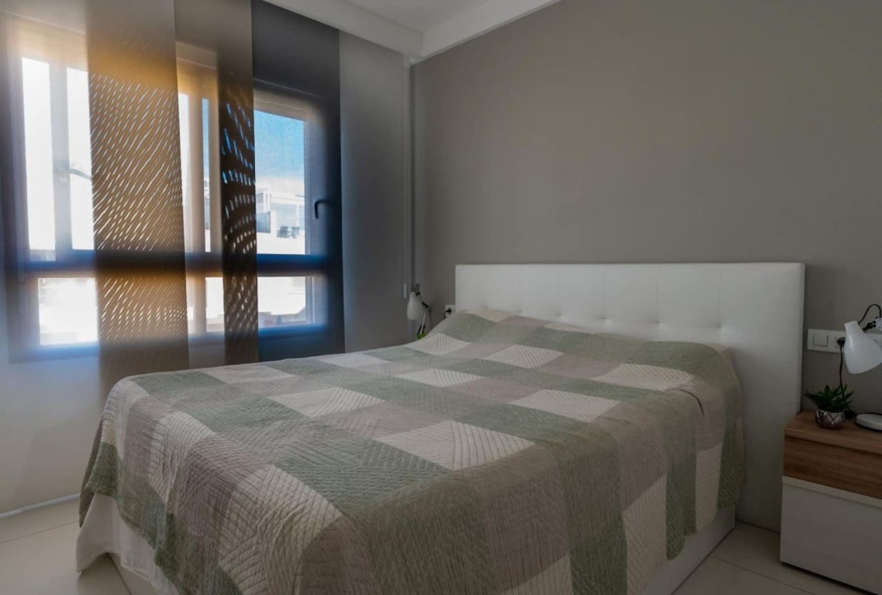 2 bedroom Penthouse for sale in Torre de la Horadada - € 345,000 (Ref: 9801266)