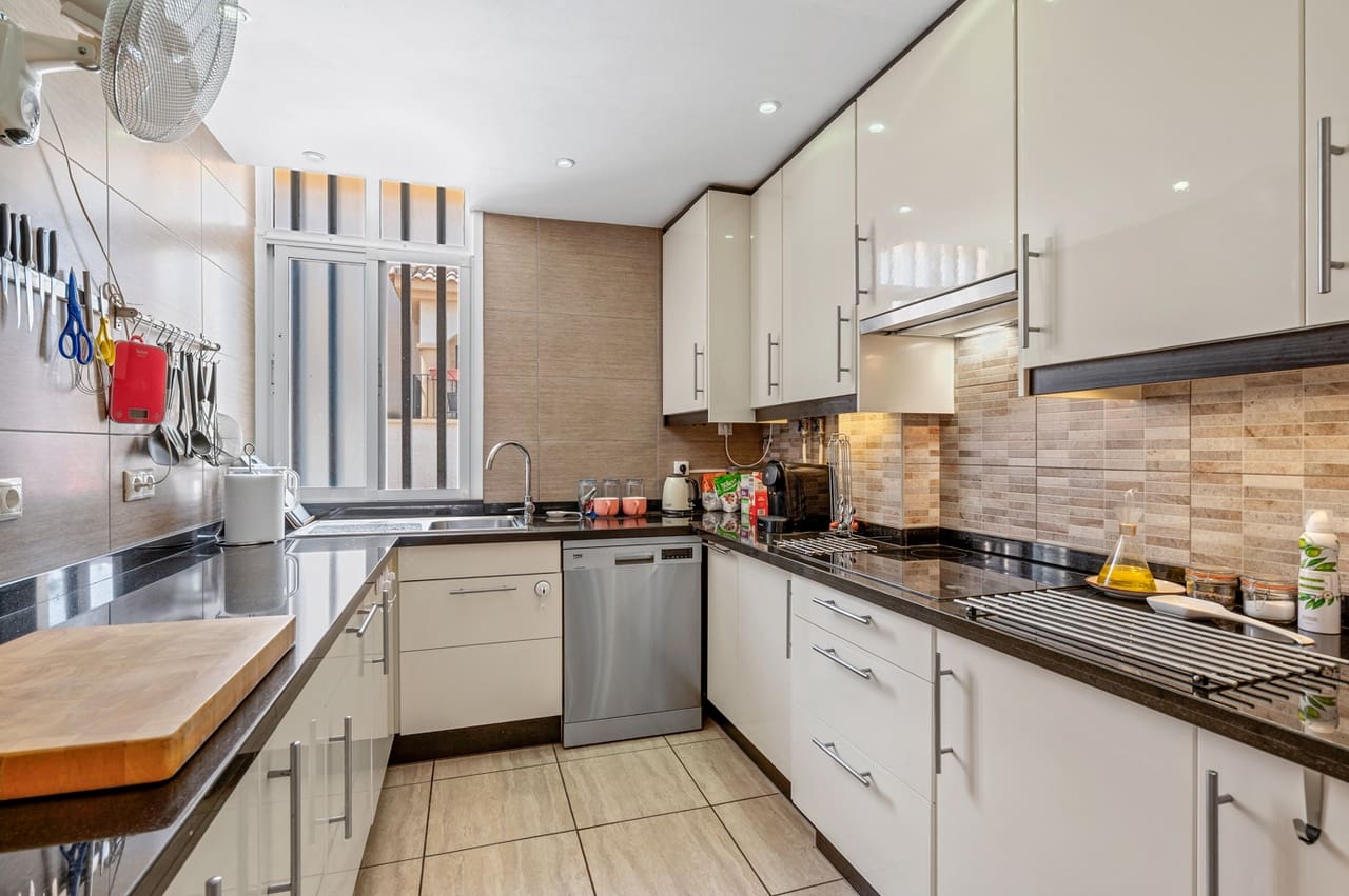 2 bedroom Townhouse for sale in San Miguel de Salinas with pool garage - € 189,500 (Ref: 9804078)