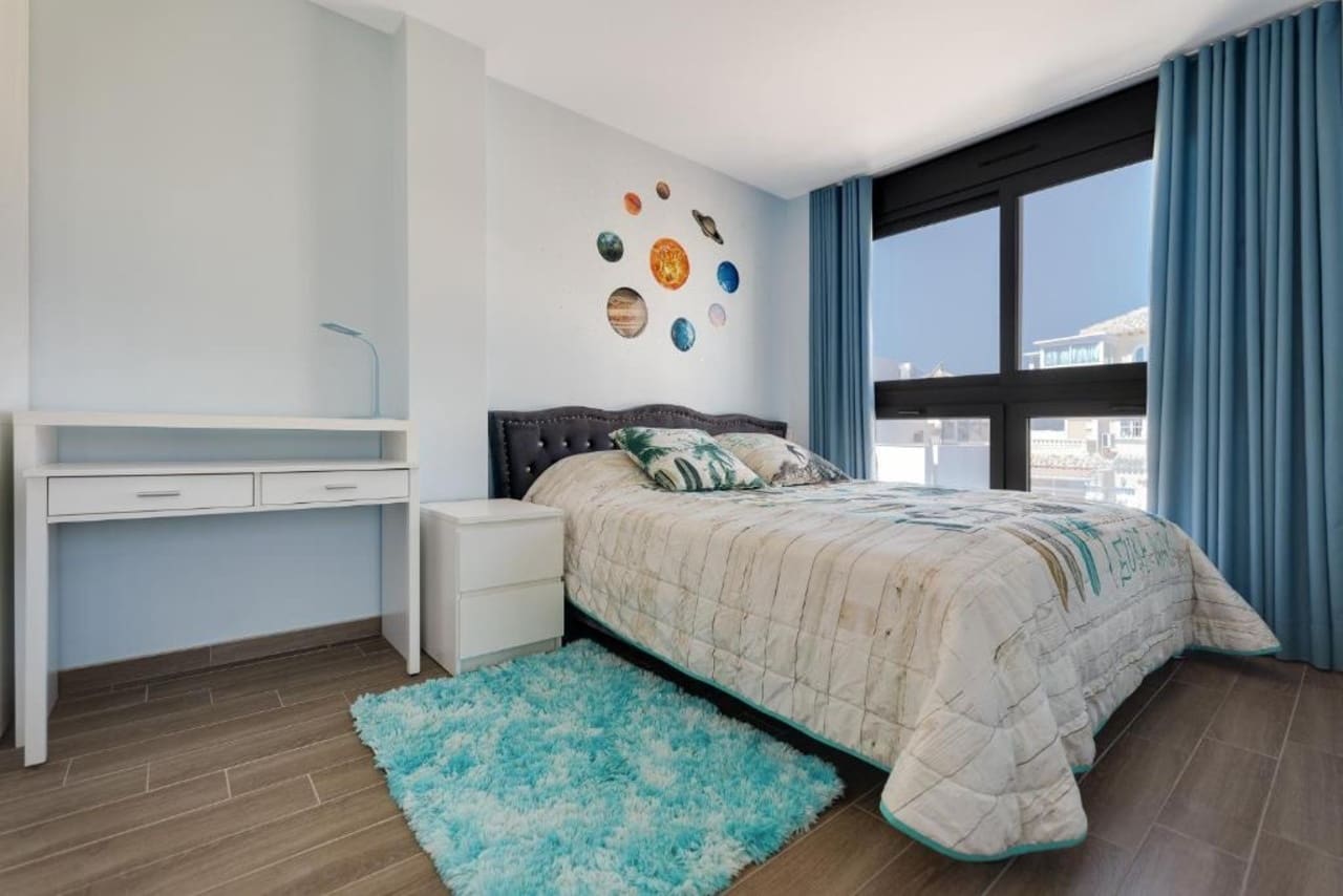 4 makuuhuone Huvila myytävänä paikassa Torrevieja mukana uima-altaan - 559 000 € (Ref: 9806225)