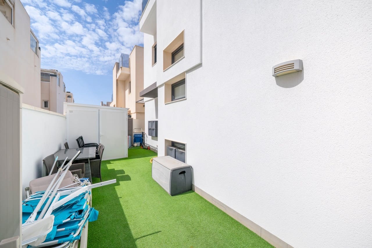 5 bedroom Villa for sale in Torrevieja with pool - € 559,000 (Ref: 9806225)