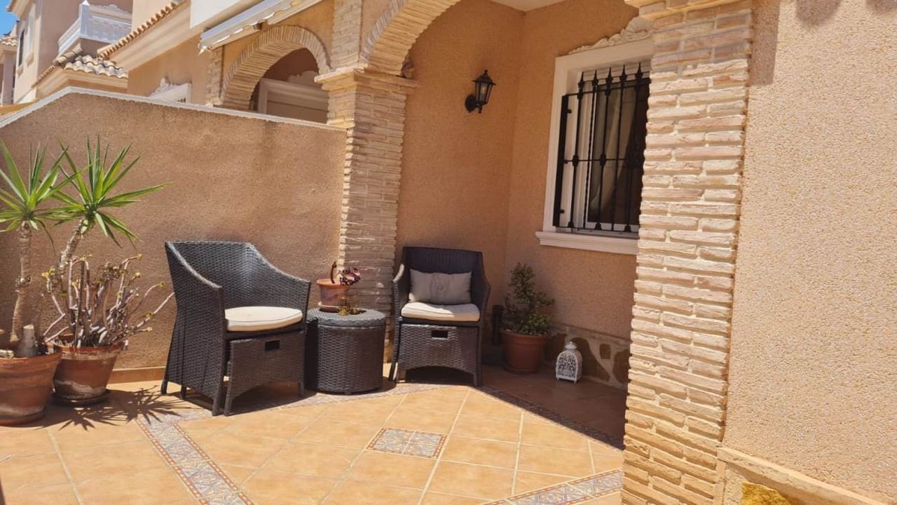 3 soveværelse Villa til salg i Villamartin med swimmingpool garage - € 255.000 (Ref: 9807790)