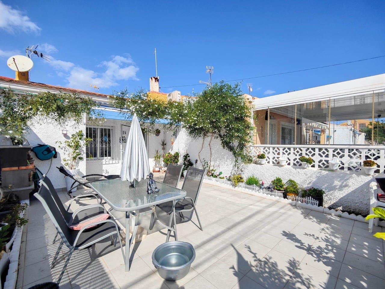 2 bedroom Townhouse for sale in Torrevieja - € 129,900 (Ref: 9811327)