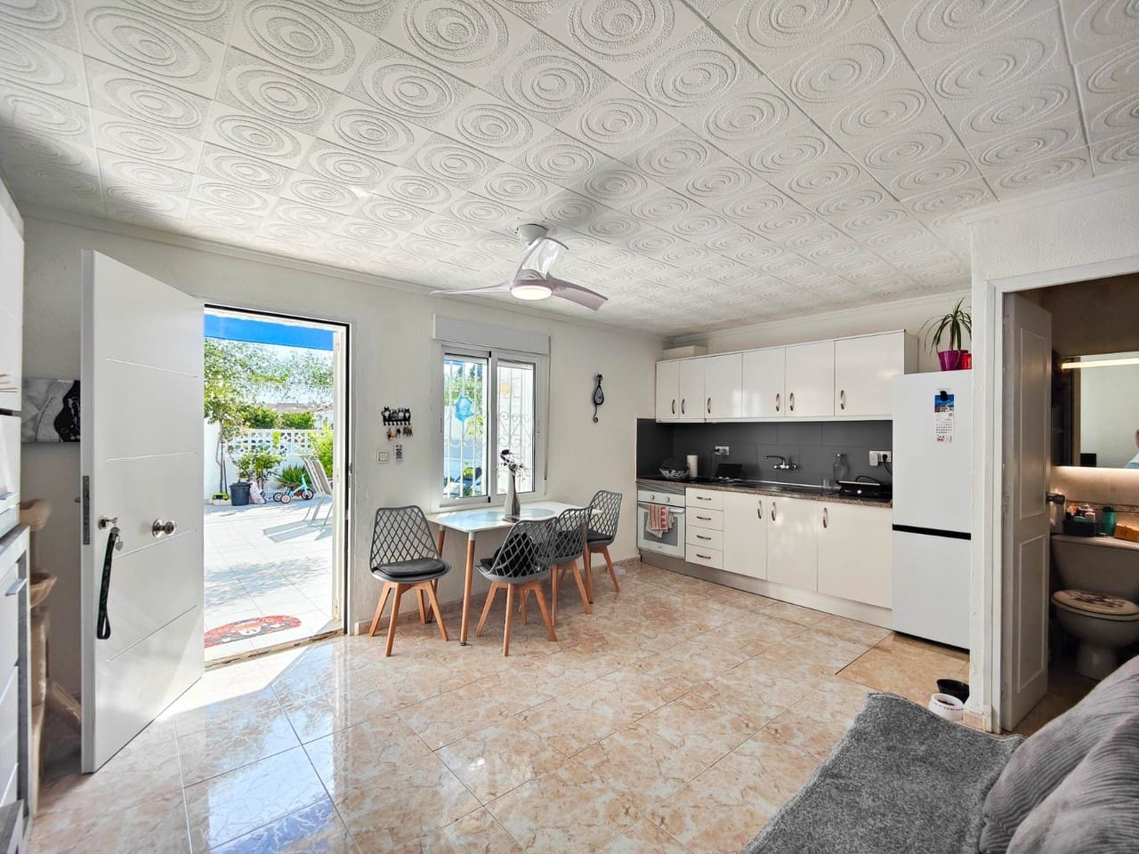 2 bedroom Townhouse for sale in Torrevieja - € 129,900 (Ref: 9811327)
