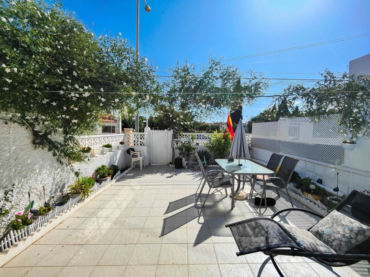 2 bedroom Townhouse for sale in Torrevieja - € 129,900 (Ref: 9811327)