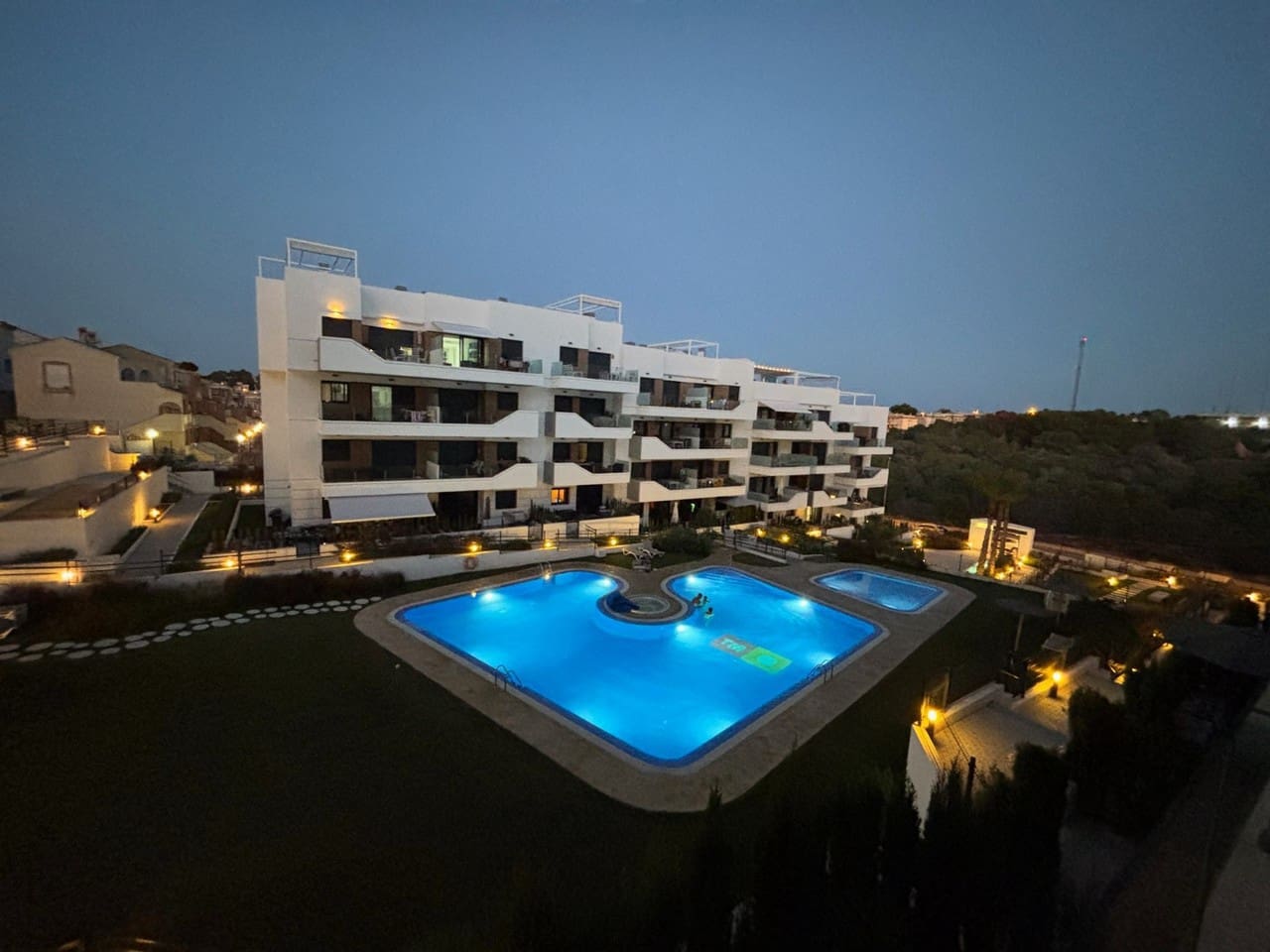 Apartamento de 2 habitaciones en Villamartin en venta con piscina - 249.900 € (Ref: 9813224)