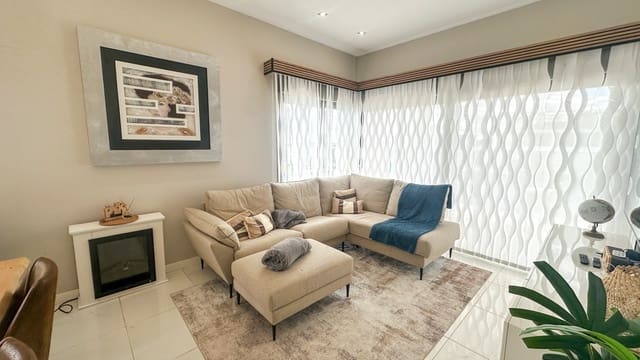 5 Zimmer Villa zu verkaufen in Dehesa de Campoamor, Orihuela - 675.000 € (Ref: 9813233)