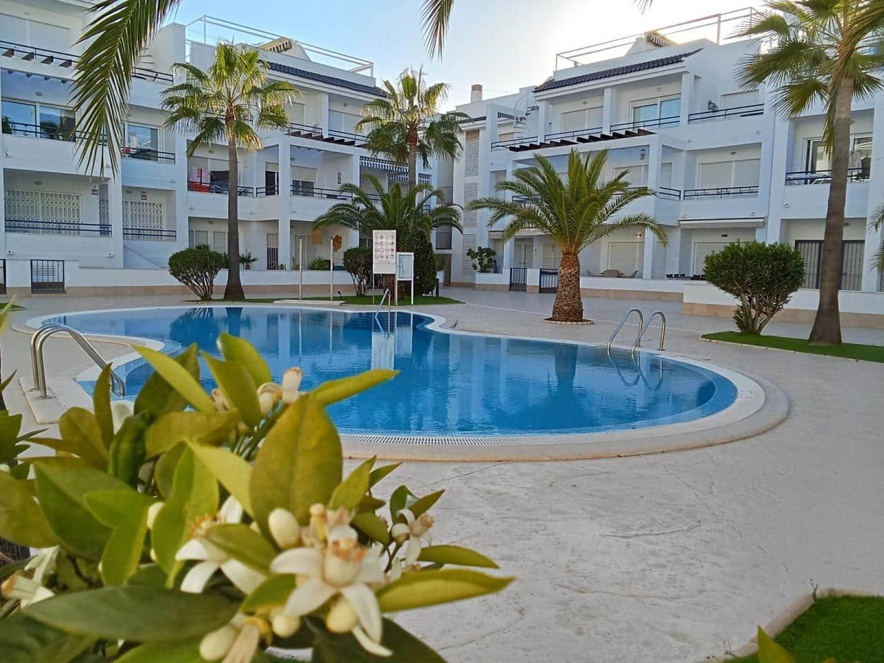 2 sypialnia Penthouse na sprzedaż w Torrevieja z basenem - 258 150 € (Ref: 9813234)