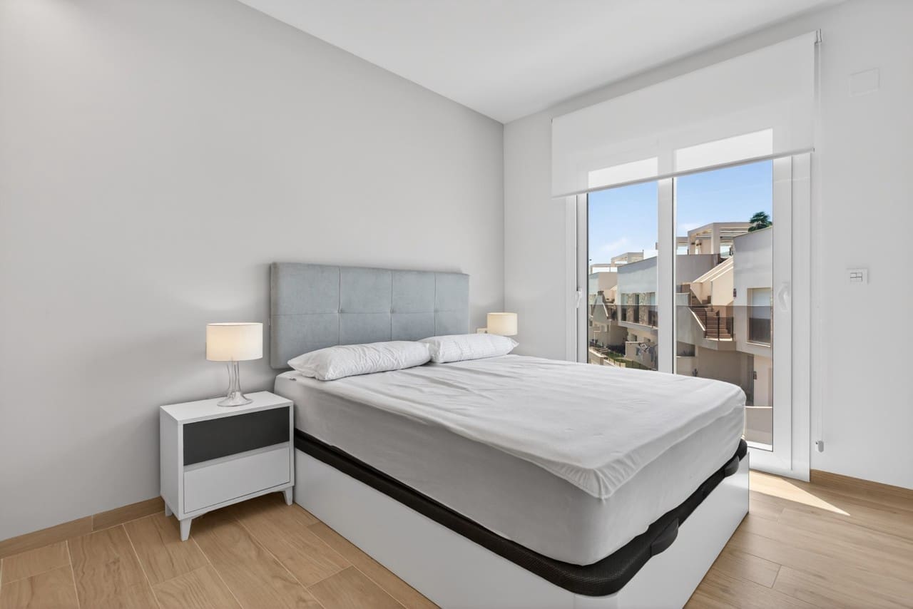 Apartamento de 2 habitaciones en Guardamar del Segura en venta - 325.000 € (Ref: 9813235)
