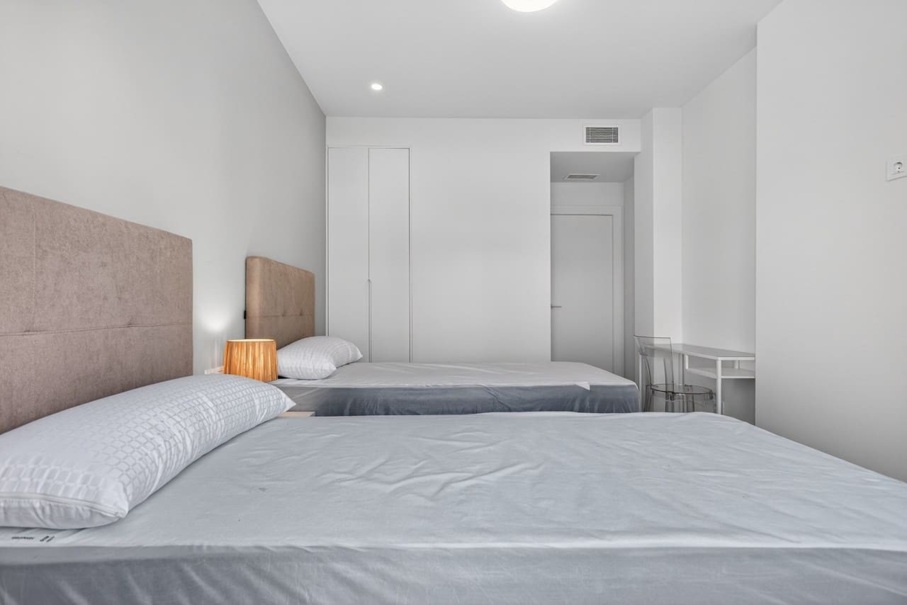 Apartamento de 2 habitaciones en Guardamar del Segura en venta - 325.000 € (Ref: 9813235)