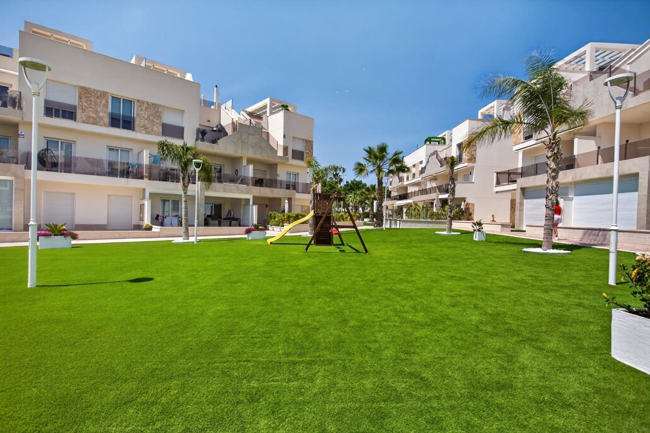 Apartamento de 2 habitaciones en Guardamar del Segura en venta - 325.000 € (Ref: 9813235)