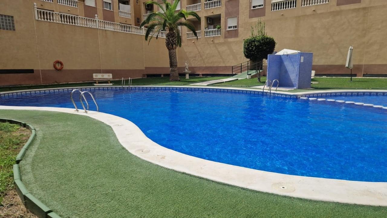 2 Zimmer Apartment zu verkaufen in Torrevieja mit Pool - 134.900 € (Ref: 9813240)