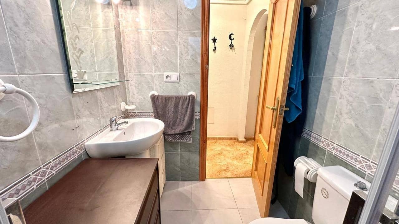 2 Zimmer Apartment zu verkaufen in Torrevieja mit Pool - 134.900 € (Ref: 9813240)