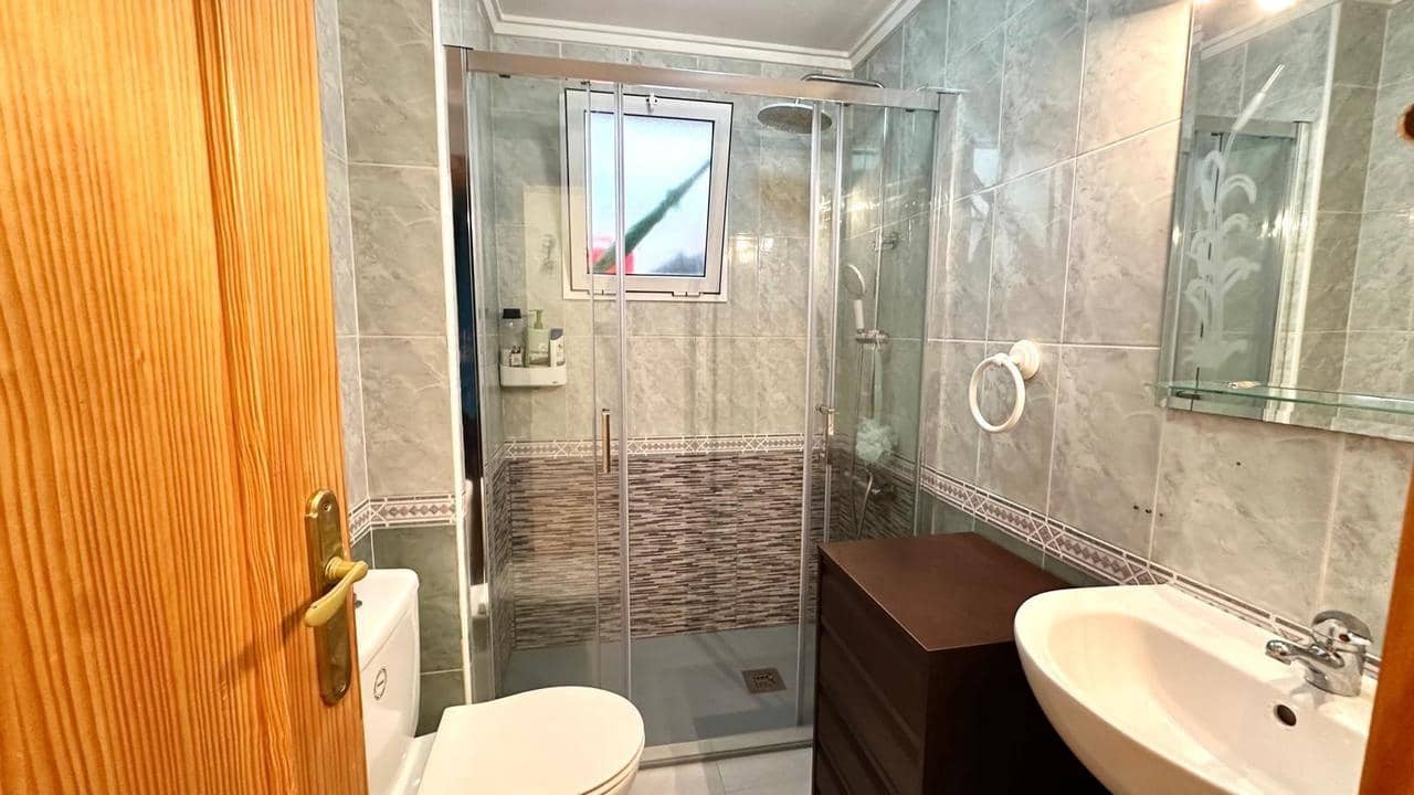 2 Zimmer Apartment zu verkaufen in Torrevieja mit Pool - 134.900 € (Ref: 9813240)