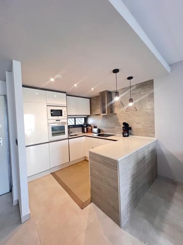 Ático de 2 habitaciones en Zona Pueblo, Guardamar del Segura en venta con piscina - 295.000 € (Ref: 9813243)
