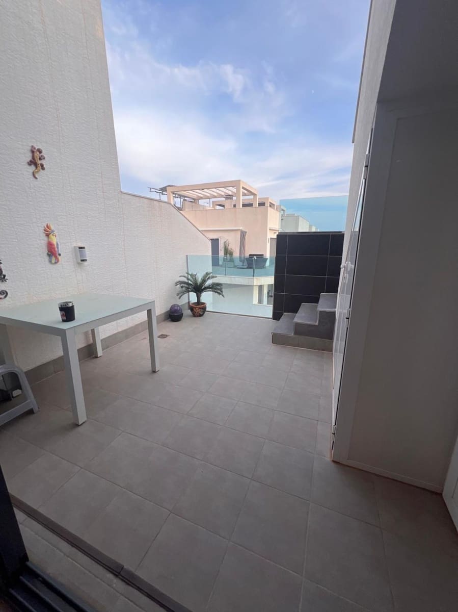 2 bedroom Penthouse for sale in Guardamar del Segura with pool - € 295,000 (Ref: 9813243)