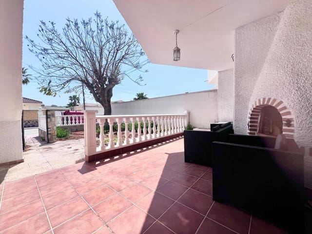 Bungalow de 2 habitaciones en Dehesa de Campoamor, Orihuela en venta - 164.900 € (Ref: 9813735)