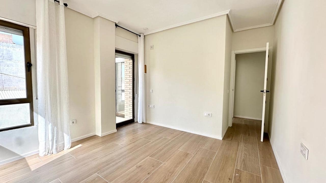 3 bedroom Apartment for sale in Torrevieja - € 179,900 (Ref: 9813736)