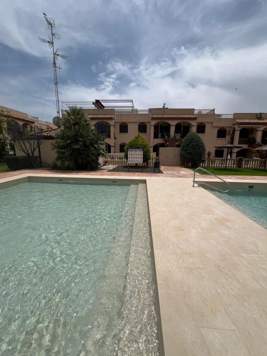 2 bedroom Bungalow for sale in Torrevieja with pool - € 189,000 (Ref: 9814275)