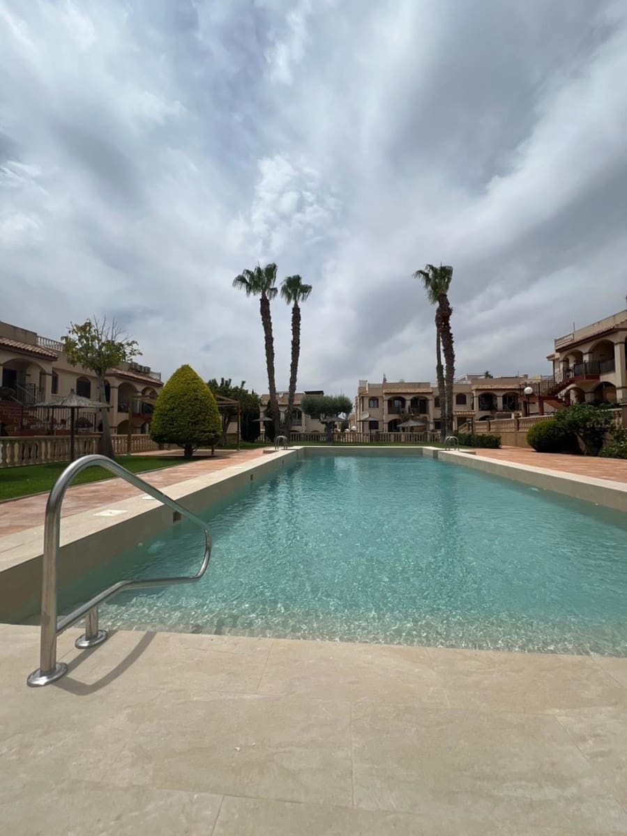 2 bedroom Bungalow for sale in Torrevieja with pool - € 189,000 (Ref: 9814275)