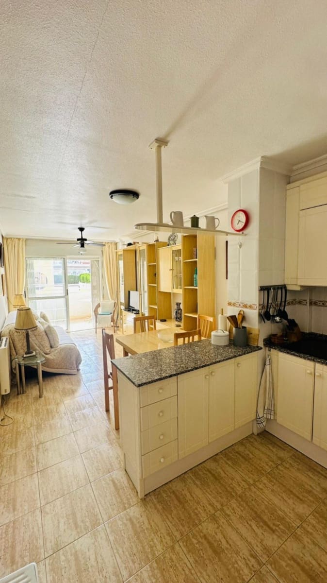 2 sovrum Lägenhet till salu i Torrevieja - 129 000 € (Ref: 9814277)