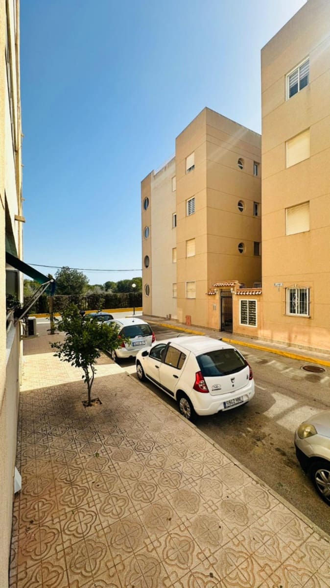 2 sovrum Lägenhet till salu i Torrevieja - 129 000 € (Ref: 9814277)